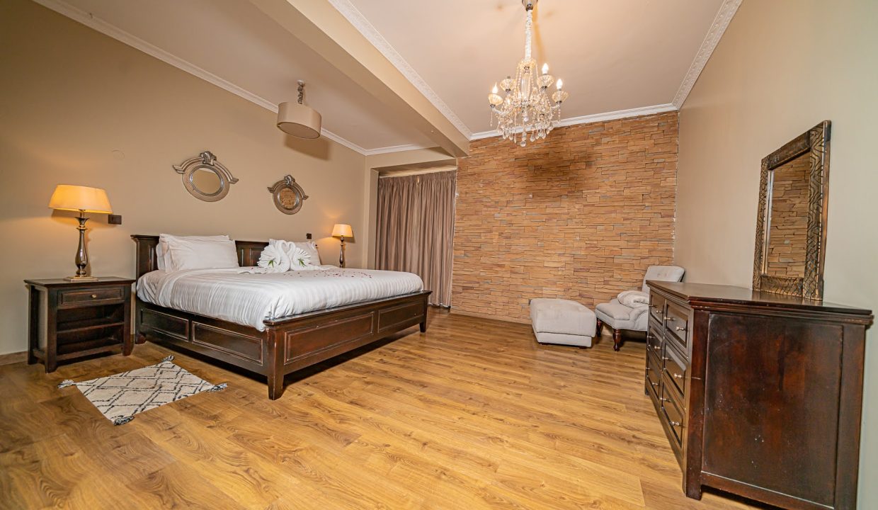 courtyard-20230127-384